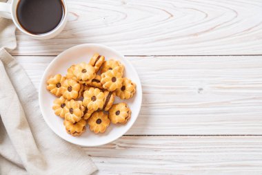 Hindistan cevizli bisküvi ve ananas reçeli.