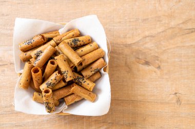 Taylandlı çıtır Hindistan cevizi roll - Tay tatlı snack