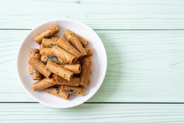 Taylandlı çıtır Hindistan cevizi roll - Tay tatlı snack