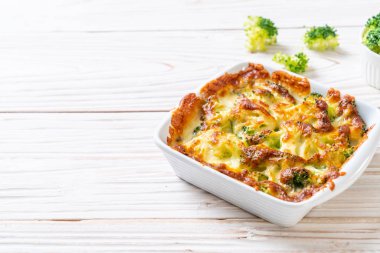 Peynirli fırında karnabahar ve brokoli graten