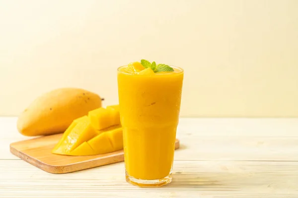 Čerstvé Mango Smoothie Zdravé Jídlo Pití Koncepce — Stock fotografie
