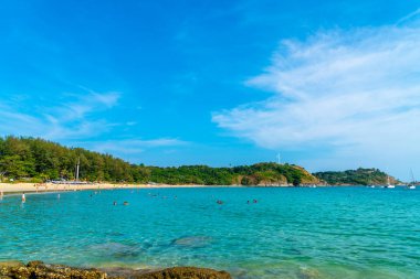 Güzel tropikal plaj ve deniz - tatil tatil kavramı