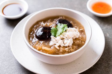 Yengeç kase kırmızı et suyu çorbası kızarmış balık Maw