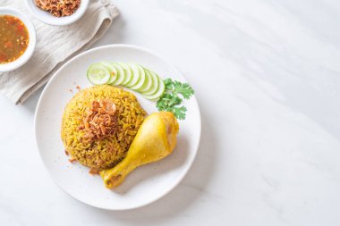 Tavuk - Müslüman gıda tarzı ile Müslüman sarı pirinç