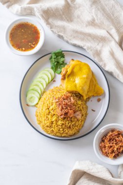 Tavuk - Müslüman gıda tarzı ile Müslüman sarı pirinç