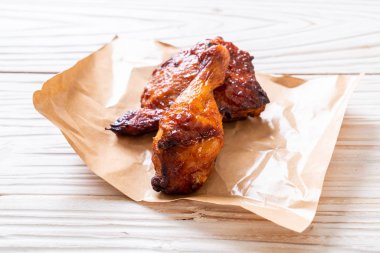 Masada ızgara ve ızgara tavuk.