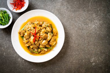 Fried yengeç ile toz köri - Tayland mutfağı