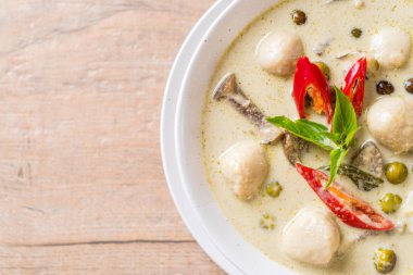 Balık top - Tay gıda ile yeşil köri