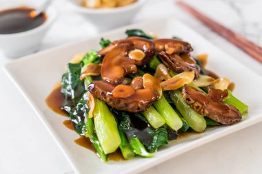 Sarımsaklı istiridye soslu kızarmış Hong Kong Kale heyecan