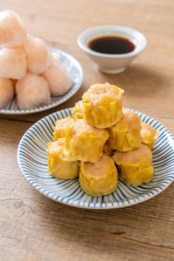 Çin karides pişmiş hamur tatlısı - Asya gıda tarzı