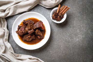 herb - Phuket Tayland geleneksel gıda tarzı ile domuz eti güveç