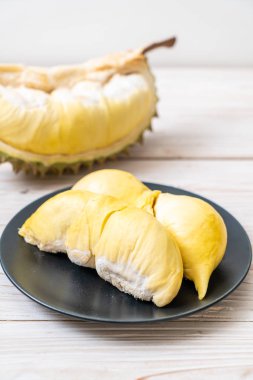 Ahşap zemin üzerinde taze Durian meyvesi