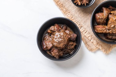 herb - Phuket Tayland geleneksel gıda tarzı ile domuz eti güveç