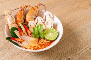 Baharatlı karides çorbası (Tom Yum Goong) - Tay geleneksel gıda