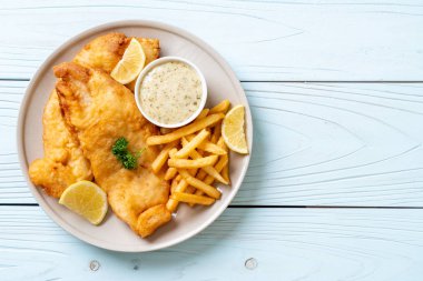Balık ve patates kızartması. Sağlıksız yiyecekler.