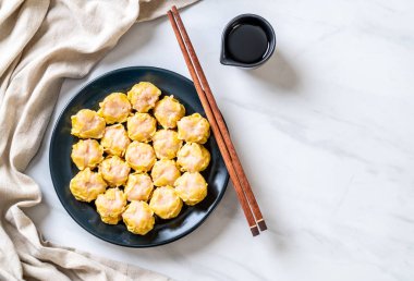 Karides Çince buğulanmış Dumpling sos ile