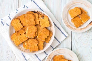 tost sarımsak ekmek plaka üzerinde