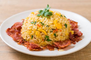 gevrek domuz pastırması ile kızarmış pilav