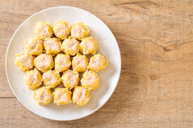 Karides Çince buğulanmış Dumpling sos ile