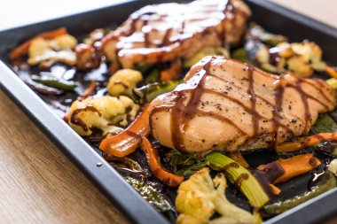 kızartma sebze ve barbrcue tavuk sosu