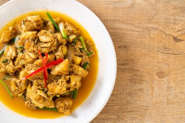 Fried yengeç ile toz köri - Tayland mutfağı