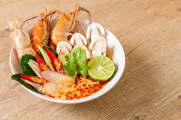Baharatlı karides çorbası (Tom Yum Goong) - Tay geleneksel gıda