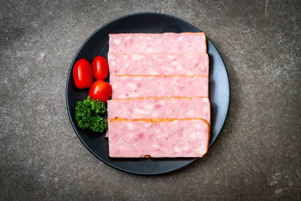 dilimlenmiş taze çiğ pastırma Barbekü