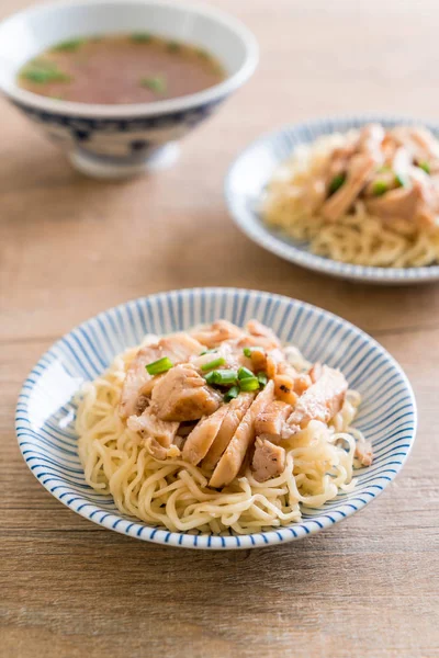 Kızarmış tavuklu şehriye - Asya usulü