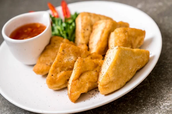 Kızarmış tofu - vegan veya Vejetaryen yiyecekler