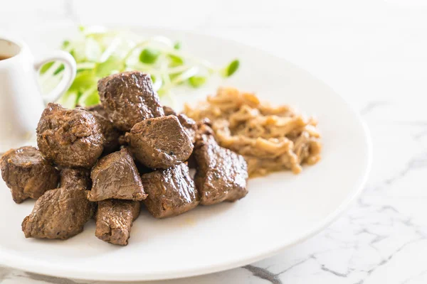 Nötstek Med Grönsaker Bordet — Stockfoto