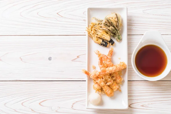 karides tempura (hırpalanmış kızarmış karides) sebze - Japon gıda tarzı