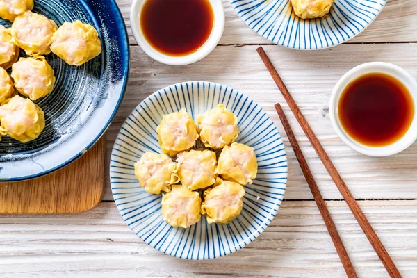 Karides Çince Buğulanmış Dumpling Sos Ile — Stok fotoğraf