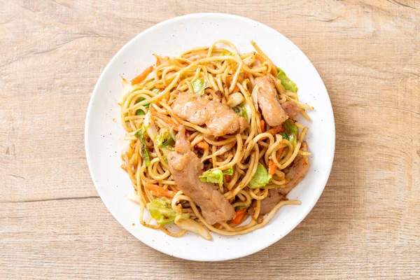 tavada kızartılmış yakisoba noodle pork - Asya gıda tarzı ile