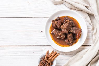 herb - Phuket Tayland geleneksel gıda tarzı ile domuz eti güveç