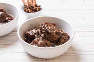 herb - Phuket Tayland geleneksel gıda tarzı ile domuz eti güveç