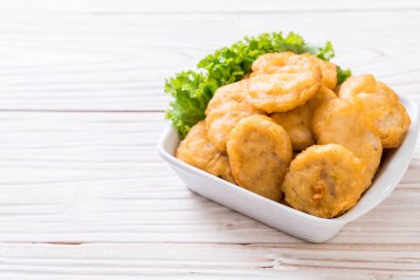 Soslu tavuk nugget, sağlıksız yemek.