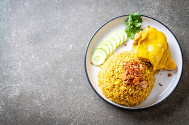 Tavuk - Müslüman gıda tarzı ile Müslüman sarı pirinç