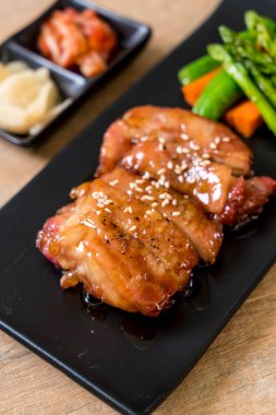 Teriyaki chiciken biftek - Asya gıda tarzı