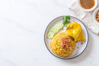 Tavuk - Müslüman gıda tarzı ile Müslüman sarı pirinç