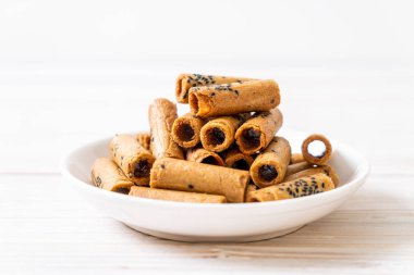 Taylandlı çıtır Hindistan cevizi roll - Tay tatlı snack