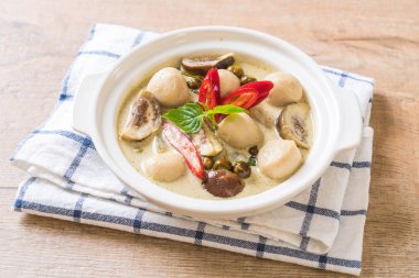 Balık top - Tay gıda ile yeşil köri