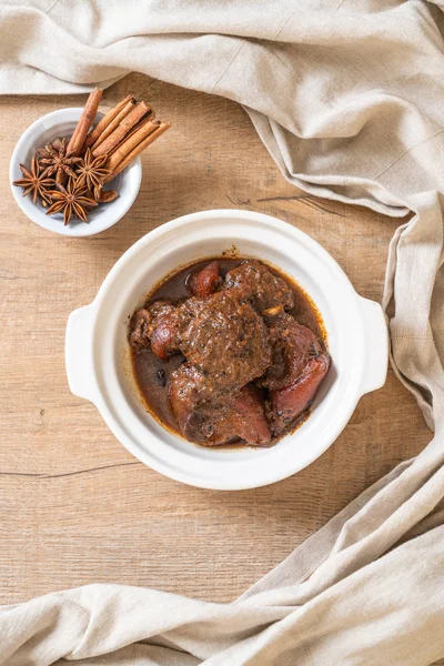 herb - Phuket Tayland geleneksel gıda tarzı ile domuz eti güveç