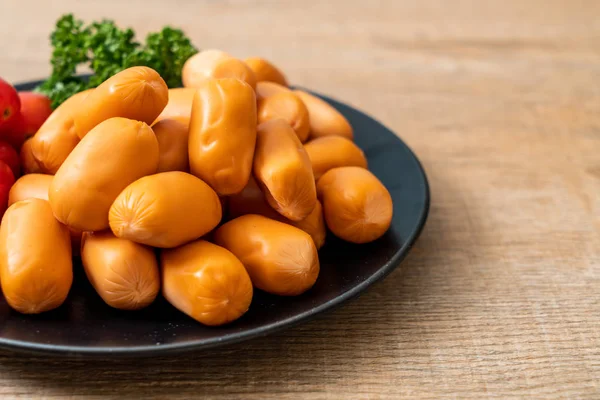 domuz eti kokteyl sosisi plaka üzerinde