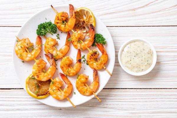 Limon - deniz ürünleri tarzı ile ızgara kaplan karides şiş