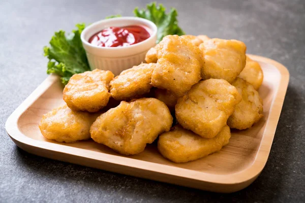 Soslu tavuk nugget, sağlıksız yemek.