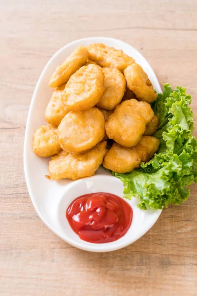 Soslu tavuk nugget, sağlıksız yemek.