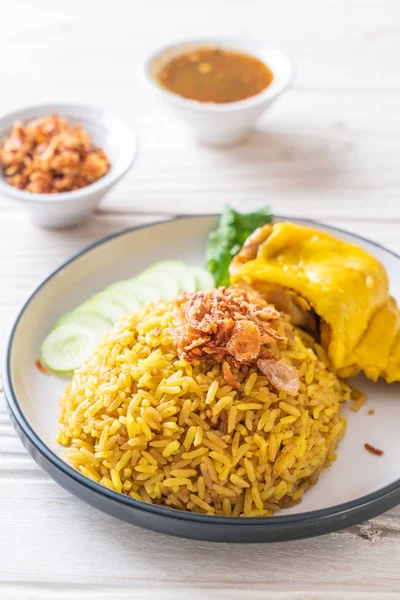 Tavuk - Müslüman gıda tarzı ile Müslüman sarı pirinç