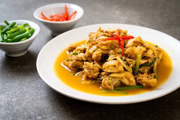 Fried yengeç ile toz köri - Tayland mutfağı