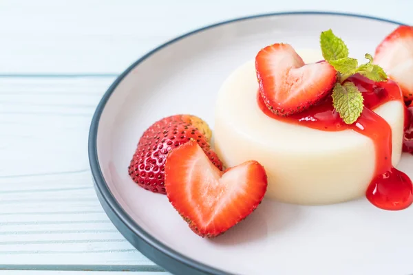 Budín Yogur Con Fresas Frescas Comida Saludable Postre — Foto de Stock