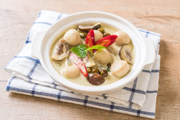 Balık top - Tay gıda ile yeşil köri